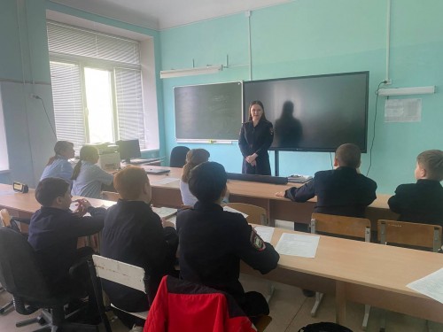 В Бузулуке полицейские проводят встречи со школьниками