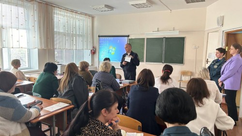 О проведении профилактической беседы с педагогами Комаровской СОШ