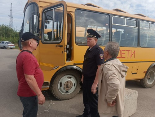 В рамках профилактического мероприятия «Внимание-дети!» сотрудниками Госавтоинспекции Бугуруслана была проведена проверка технического состояния «школьных» автобусов