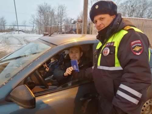 В рамках мероприятия «#Безопасность на зимней дороге полицейские Октябрьского района совместно с общественниками провели акцию «Мой ребенок в автокресле»