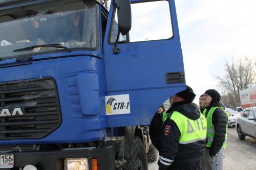 В рамках всероссийской акции «Студенческий десант», приуроченной ко Дню российского студенчества, возможность пройти кратковременную стажировку в подразделение ГИБДД получили учащиеся техникума г.Бугуруслана