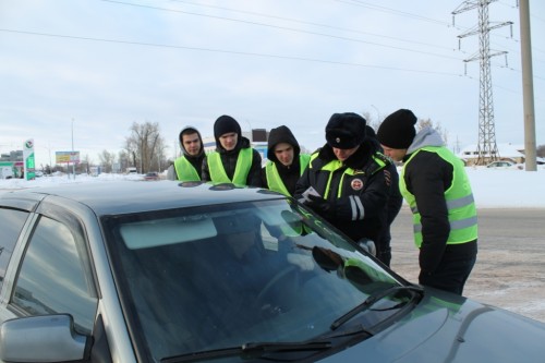 В рамках всероссийской акции «Студенческий десант», приуроченной ко Дню российского студенчества, возможность пройти кратковременную стажировку в подразделение ГИБДД получили учащиеся техникума г.Бугуруслана