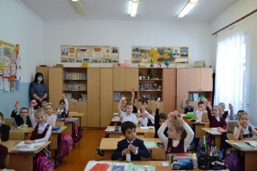 В рамках месячника «Безопасность на зимней дороге!» в МБОУ «Октябрьская начальная школа» проведена акция «Засветись»