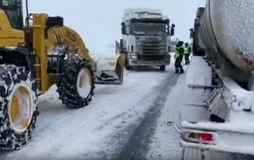 В Северном районе второй день инспекторы ДПС оказывают помощь водителям  на трассе