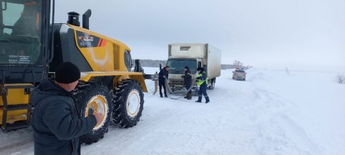 Сотрудники Госавтоинспекции г.Абдулино помогли водителю выбраться из снежного плена 