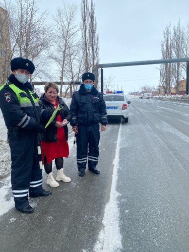 В Ясненском городском округе прошла акция «Цветы для автоледи».