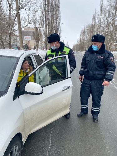 В Ясненском городском округе прошла акция «Цветы для автоледи».