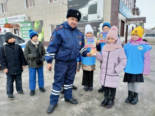 Юные помощники ГИБДД - отряд юных инспекторов дорожного движения- всегда готовы провести профилактические акции, чтобы напомнить водителям о правильном поведении на дороге.