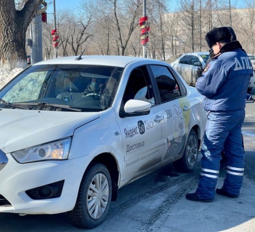 В Международный день таксиста ГИБДД Оренбурга напоминает о безопасности поездок