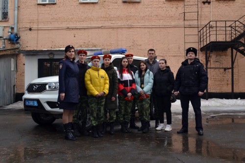 В Оренбурге полицейские провели экскурсию для учащихся в полку патрульно-постовой службы полиции