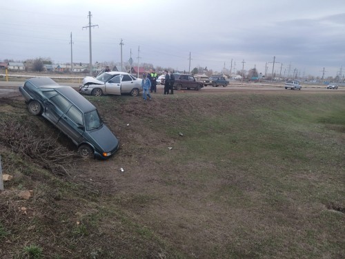       В Октябрьском районе произошло столкновение автомобилей 