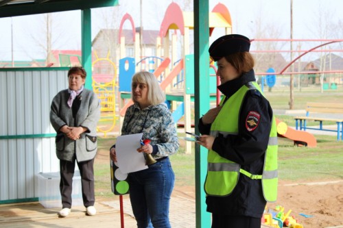 Юные новосергиевцы закрепили правила дорожного движения !