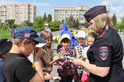 В День детства в Новотроицке работала «Лаборатория безопасности» 