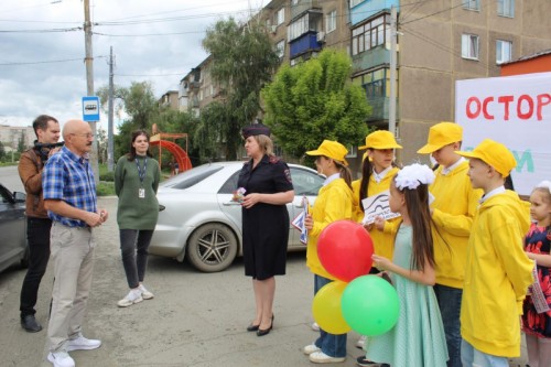 Сотрудниками ГИБДД вместе с юными инспекторами дорожного движения, волонтерами и неравнодушной молодежью в городе Орске проведена акция «Скорость – не главное!»