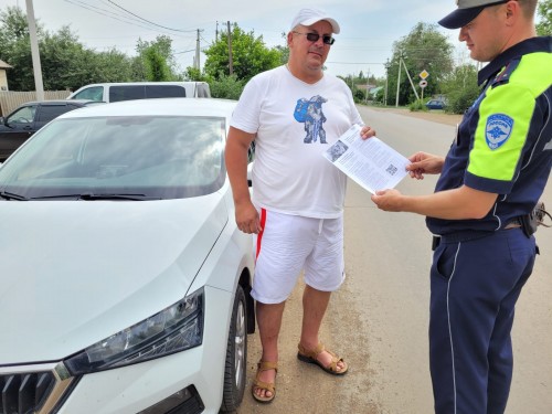 Сотрудники отделения ГИБДД совместно с общественниками рассказали автолюбителям Первомайского района как не попасться на удочку дистанционных мошенников