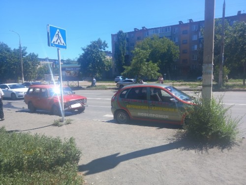 В Новотроицке сотрудники ГИБДД разбираются в обстоятельствах ДТП, в котором пострадал пассажир