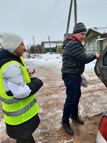 В Бугуруслане инспектор ГИБДД вместе со школьниками провели акцию