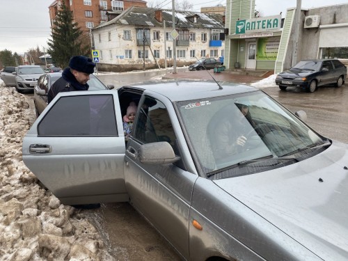 В Бугуруслане полицейские провели акцию"Мама водитель – мой ангел хранитель!"