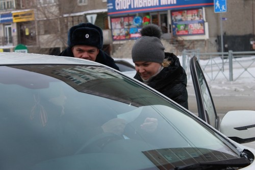 В Новотроицке сотрудники ГИБДД совместно с Общественным советом провели акцию «Автокресло детям!»