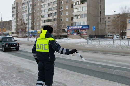 В Новотроицке сотрудники ГИБДД совместно с Общественным советом провели акцию «Автокресло детям!»