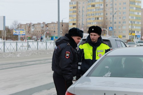 В Новотроицке сотрудники ГИБДД совместно с Общественным советом провели акцию «Автокресло детям!»