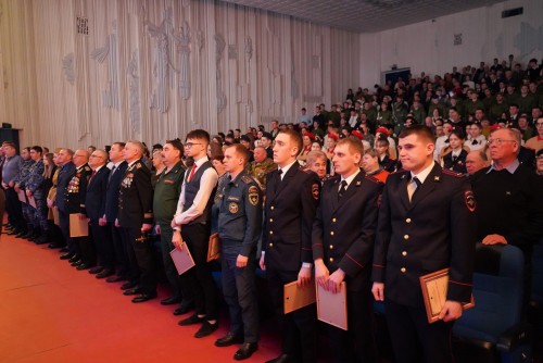 В Бугуруслане 22 февраля, в канун празднования Дня защитника Отечества во Дворце культуры «Юбилейный» прошел праздничный концерт