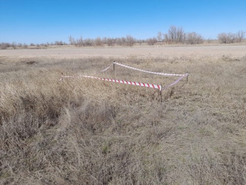 В Новоорском районе сотрудники полиции обеспечили охрану места обнаружения минометного боеприпаса