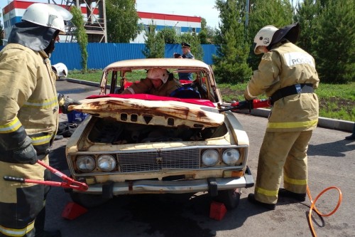 В Абдулино прошли учения аварийно-спасательных работ при ДТП