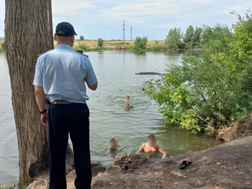 В Новотроицке полицейские совместно с сотрудниками администрации проводят рейды по предотвращению несчастных случаев на водных объектах