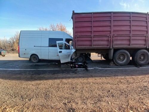 Сотрудниками ГИБДД Оренбурга выясняются обстоятельства ДТП, в которой пострадала семья