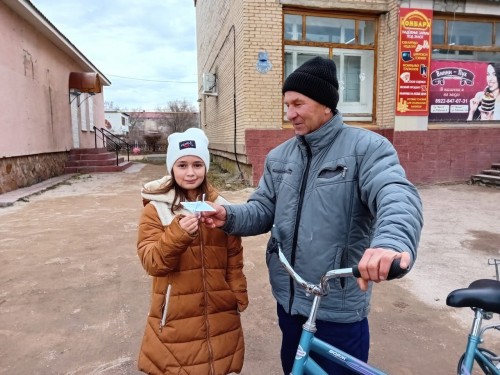 Сотрудники Госавтоинспекции Новоорского района совместно со школьниками провели акцию, приуроченную ко дню памяти жертв ДТП