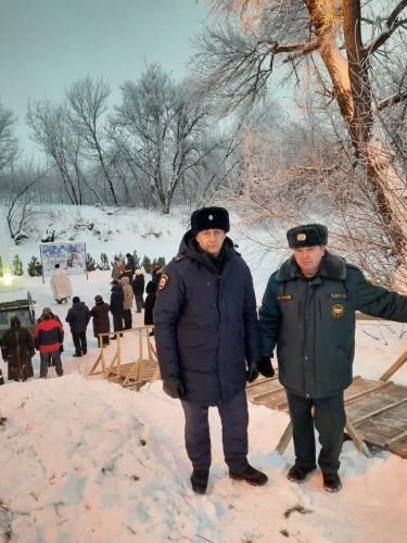Сотрудники ОМВД России по Ташлинскому району обеспечили охрану общественного порядка во время праздника Крещения Господня.