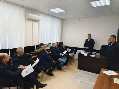 В Бугуруслане полицейские встретились с представителями автошкол и обсудили вопросы безопасности
