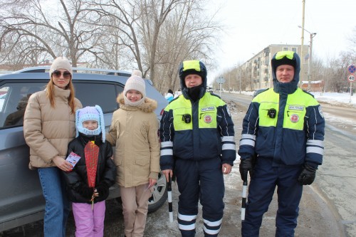 «Цветы для автоледи» на дорогах ЗАТО Комаровский