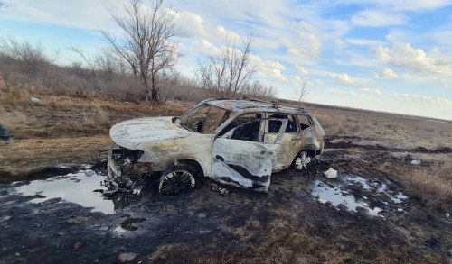 Недалеко от посёлка Казанка Соль-Илецкого городского округа сгорел "Фольксваген Терамонт" 