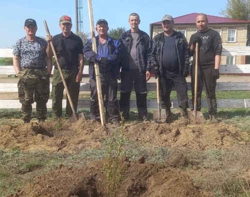 Сотрудники полиции приняли участие в акции «Сад памяти»