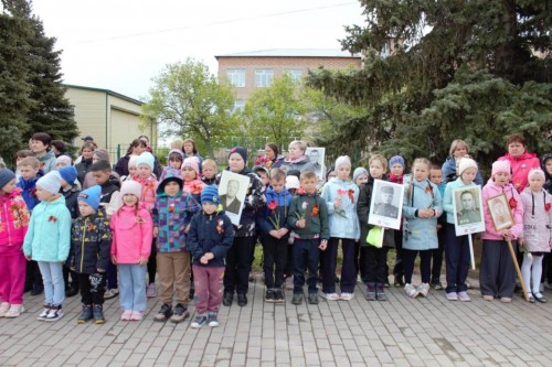 В память о великом подвиге нашего народа начальник ОП № 1 (дислокация с. Грачевка) МО МВД России «Бузулукский» принял участие в торжественном мероприятие "Спасибо деду за Победу!".