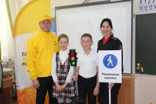 Сотрудники Госавтоинспекции  Бузулука провели  «Урок  дорожной безопасности» для учащихся начальной школы №11