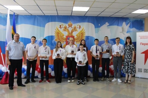 В преддверии Дня России школьникам вручили паспорта гражданина Российской Федерации