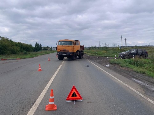 Госавтоинспекторы Курманаевского района проводят проверку по факту ДТП с участием «КАМАЗа»