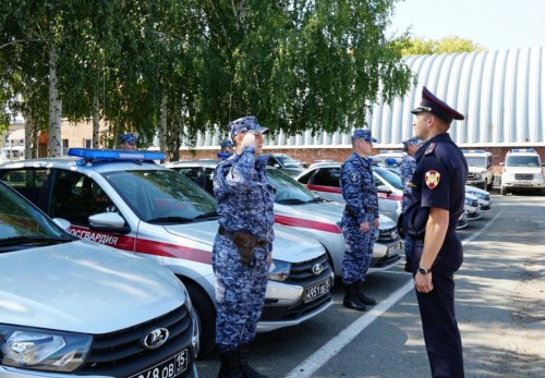 В Оренбуржье на стражу общественного порядка заступили новые служебные автомобили Росгвардии