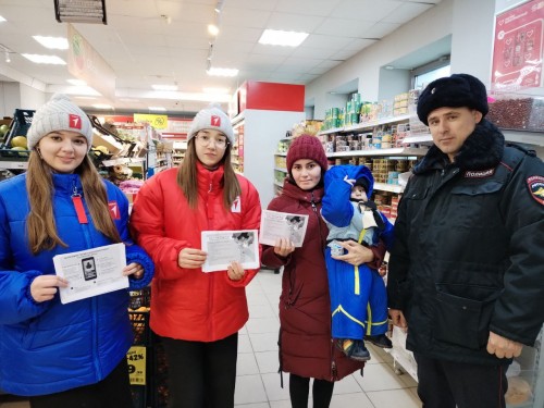 В поселке Новоорск полицейские совместно с волонтерами и общественниками провели мероприятие по профилактике мошенничества